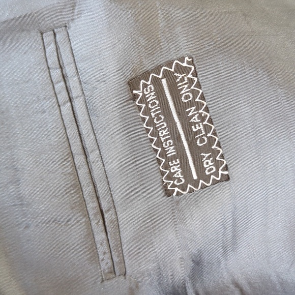 VINTAGE Mani by Giorgio Armani Tuxedo - Picture 9 of 15